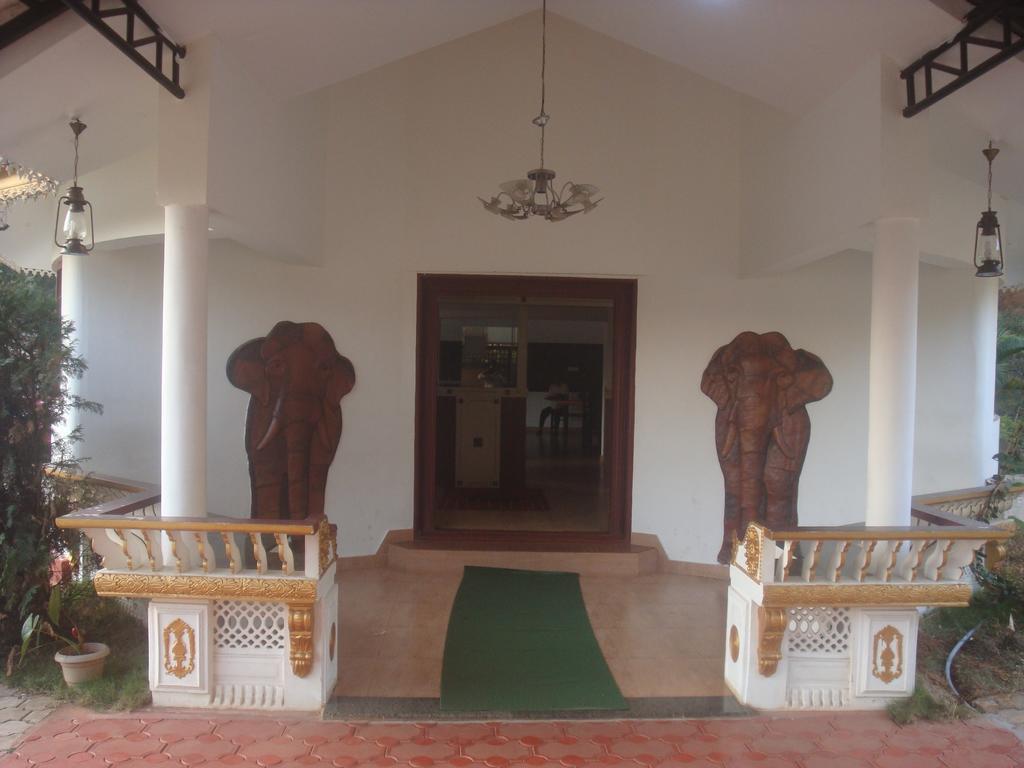 Wayanad Gate Resort Манантавади Екстериор снимка