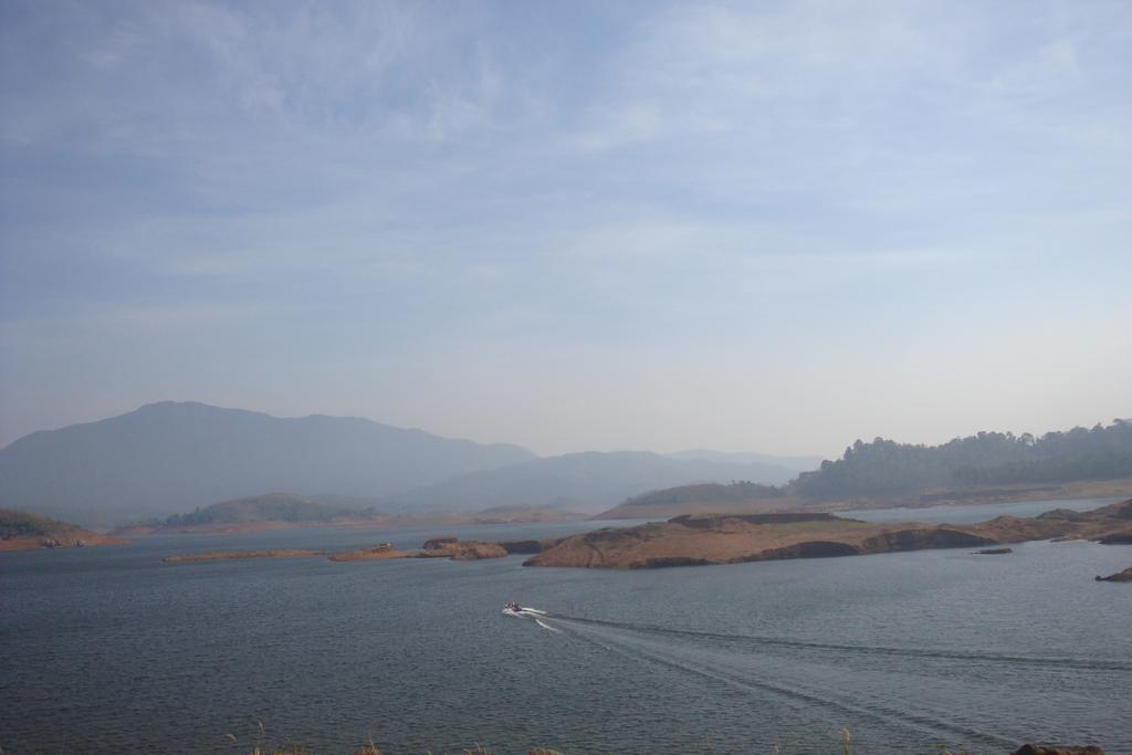 Wayanad Gate Resort Манантавади Екстериор снимка